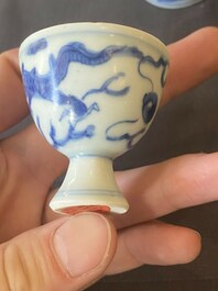 Vijf Chinese blauw-witte stem cups uit het Hatcher scheepswrak, Transitie periode