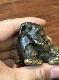 Collection de sculptures et de presse-papiers en bronze, Chine et Sino-Tibet, Qing