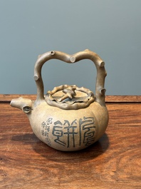 Th&eacute;i&egrave;re couverte en gr&egrave;s de Yixing inscrite, Chine, marque Shuan Sheng 淦生, R&eacute;publique