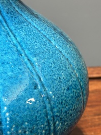 A Chinese monochrome powder-blue garlic-mouth vase with chilong handles, 18/19th C.