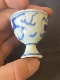 Vijf Chinese blauw-witte stem cups uit het Hatcher scheepswrak, Transitie periode
