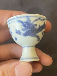 Vijf Chinese blauw-witte stem cups uit het Hatcher scheepswrak, Transitie periode