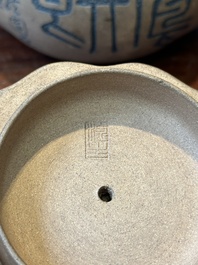 Th&eacute;i&egrave;re couverte en gr&egrave;s de Yixing inscrite, Chine, marque Shuan Sheng 淦生, R&eacute;publique