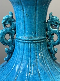 A Chinese monochrome powder-blue garlic-mouth vase with chilong handles, 18/19th C.