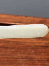 Quatre pi&egrave;ces sculpt&eacute;es en jade blanc, c&eacute;ladon et rouille, Chine, Qing