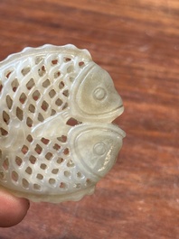 Quatre pi&egrave;ces sculpt&eacute;es en jade blanc, c&eacute;ladon et rouille, Chine, Qing