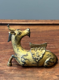 Groupe de quatre presse-papiers en bronze dor&eacute;, Chine, Ming/Qing