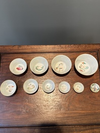 Een zeldzame set van tien Chinese famille rose kommen in oplopend formaat met erotisch decor, Daoguang merk en periode
