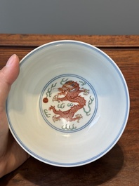 Bol en porcelaine de Chine wucai &agrave; d&eacute;cor de dragons et ph&eacute;nix, marque et &eacute;poque de Daoguang
