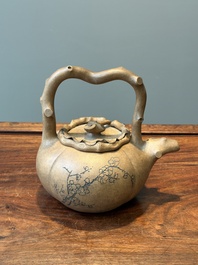 Th&eacute;i&egrave;re couverte en gr&egrave;s de Yixing inscrite, Chine, marque Shuan Sheng 淦生, R&eacute;publique