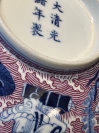 Een Chinese blauw-witte en rose-ge&euml;mailleerde kom met 'Acht Onsterfelijken', Guangxu merk en periode