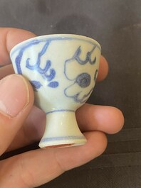 Vijf Chinese blauw-witte stem cups uit het Hatcher scheepswrak, Transitie periode