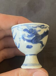Vijf Chinese blauw-witte stem cups uit het Hatcher scheepswrak, Transitie periode