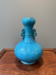 A Chinese monochrome powder-blue garlic-mouth vase with chilong handles, 18/19th C.