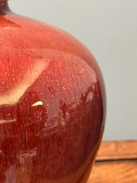 Vase de forme 'meiping' en porcelaine de Chine &agrave; &eacute;mail flamb&eacute;, 18&egrave;me