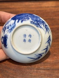 Een Chinese blauw-witte 'Bleu de Hue' schotel voor de Vietnamese markt, nội phủ thị nam 內府侍南 merk, 18e eeuw