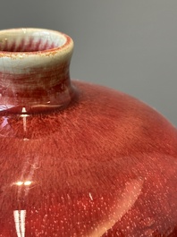 Vase de forme 'meiping' en porcelaine de Chine &agrave; &eacute;mail flamb&eacute;, 18&egrave;me