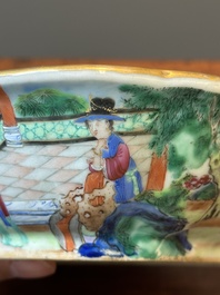 Een paar 'CSM' gemonogrammeerde Chinese famille rose dekselterrines, Jiaqing