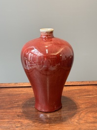 Vase de forme 'meiping' en porcelaine de Chine &agrave; &eacute;mail flamb&eacute;, 18&egrave;me