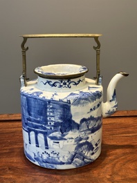 Een Chinese blauw-witte theepot met landschapsdecor en een schotel met kostbaarheden, 19e eeuw