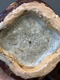 Een Chinese vierlobbige flamb&eacute; geglazuurde 'zun' vaas, Qianlong merk en periode