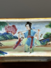 Een paar 'CSM' gemonogrammeerde Chinese famille rose dekselterrines, Jiaqing