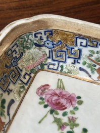 Een paar 'CSM' gemonogrammeerde Chinese famille rose dekselterrines, Jiaqing
