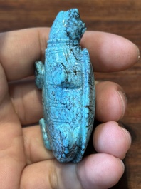 Zeven gevarieerde Chinese snuifflessen in edelsteen, bloedkoraal, glas en barnsteen, 19e eeuw