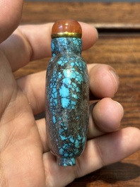 Zeven gevarieerde Chinese snuifflessen in edelsteen, bloedkoraal, glas en barnsteen, 19e eeuw