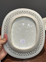 Drie ovale opengewerkte Chinese Canton famille rose schotels met bloemen, vlinders en waterdieren, 19e eeuw