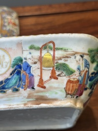 Een paar 'CSM' gemonogrammeerde Chinese famille rose dekselterrines, Jiaqing