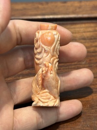 Zeven gevarieerde Chinese snuifflessen in edelsteen, bloedkoraal, glas en barnsteen, 19e eeuw