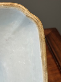 Een paar 'CSM' gemonogrammeerde Chinese famille rose dekselterrines, Jiaqing