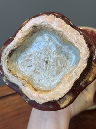 Een Chinese vierlobbige flamb&eacute; geglazuurde 'zun' vaas, Qianlong merk en periode