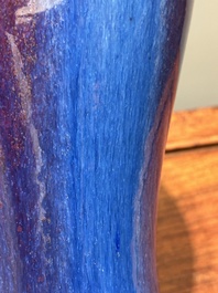 Paire de vases de forme 'meiping' en porcelaine de Chine &agrave; &eacute;mail flamb&eacute;, 18&egrave;me