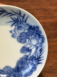Een Chinese blauw-witte 'Bleu de Hue' schotel voor de Vietnamese markt, nội phủ thị nam 內府侍南 merk, 18e eeuw