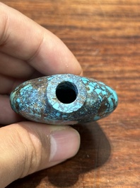 Zeven gevarieerde Chinese snuifflessen in edelsteen, bloedkoraal, glas en barnsteen, 19e eeuw