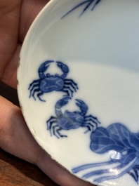 Een Chinese blauw-witte 'Bleu de Hue' schotel voor de Vietnamese markt, nội phủ thị nam 內府侍南 merk, 18e eeuw