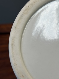 Een Chinese monochrome wit geglazuurde 'meiping' vaas met anhua drakendecor, 19e eeuw