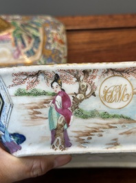 Een paar 'CSM' gemonogrammeerde Chinese famille rose dekselterrines, Jiaqing