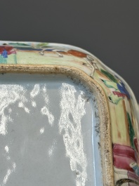 Een paar 'CSM' gemonogrammeerde Chinese famille rose dekselterrines, Jiaqing