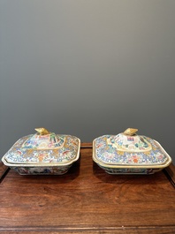 Een paar 'CSM' gemonogrammeerde Chinese famille rose dekselterrines, Jiaqing