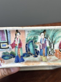 Een paar 'CSM' gemonogrammeerde Chinese famille rose dekselterrines, Jiaqing