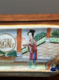 Een paar 'CSM' gemonogrammeerde Chinese famille rose dekselterrines, Jiaqing