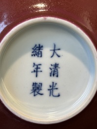 Een paar Chinese monochrome robijnrode kommen, Guangxu merk en periode