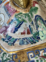 Een paar 'CSM' gemonogrammeerde Chinese famille rose dekselterrines, Jiaqing