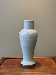 Een Chinese monochrome clair-de-lune geglazuurde 'guanyin zun' vaas, Kangxi
