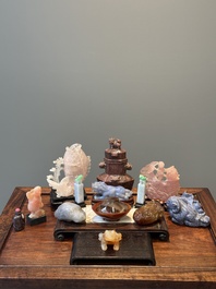 Groupe de sculptures en lapis-lazuli, quartz rose et autres pierres pr&eacute;cieuses, Chine, 19/20&egrave;me