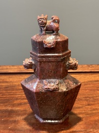 Groupe de sculptures en lapis-lazuli, quartz rose et autres pierres pr&eacute;cieuses, Chine, 19/20&egrave;me