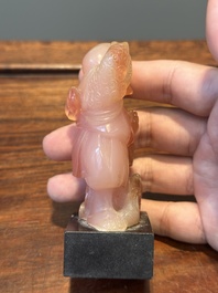 Groupe de sculptures en lapis-lazuli, quartz rose et autres pierres pr&eacute;cieuses, Chine, 19/20&egrave;me